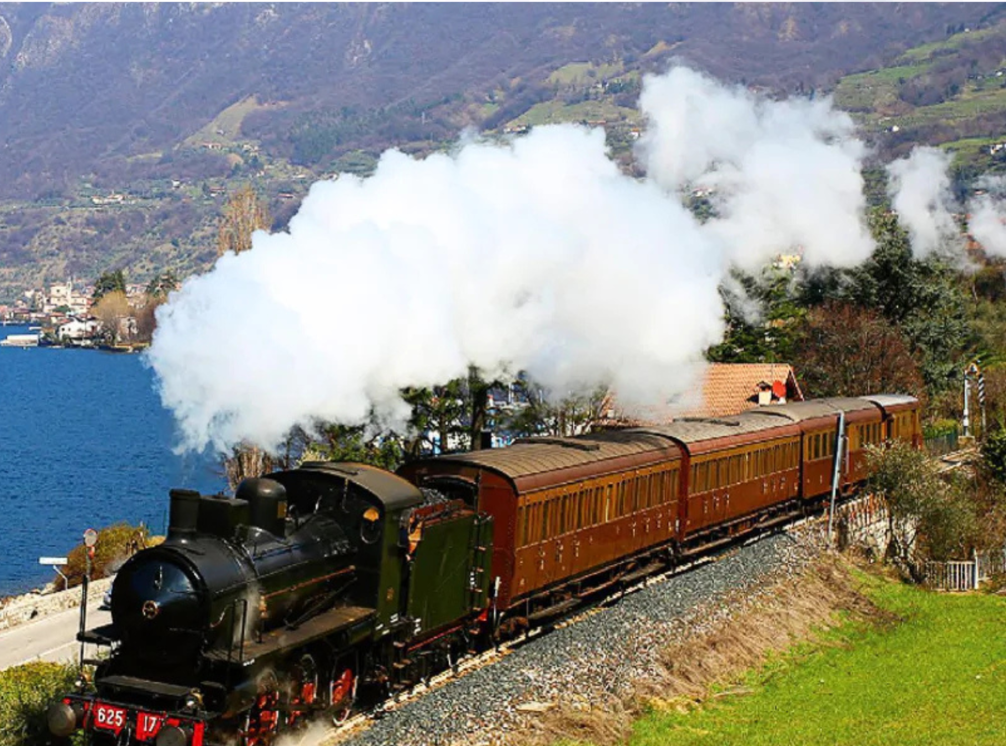 Urbanfile Go Visit | Treno Blu – Sebino Express: il viaggio d’altri tempi tra locomotive a vapore, Lago d’Iseo e Franciacorta